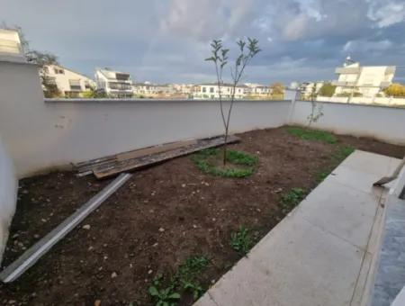 3 In 1 Brandneue Villa Mit Vorderem Pool Zum Verkauf In Didim Hisar Nachbarschaft