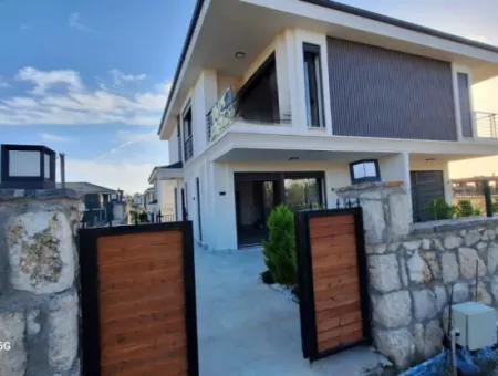 3 1 Villa Mit Pool Zum Verkauf In Didim Hisar Nachbarschaft