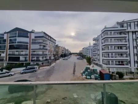 Brandneue 2 1 Wohnung In Einem Komplex Mit Pool Zum Verkauf In Der Nachbarschaft Von Didim Altinkum