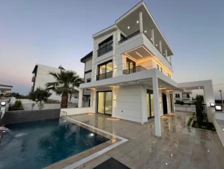 4 1 Villa With Private Pool Around The Corner In Didim Efeler Neighborhood