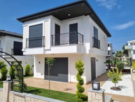 Didim Altınkum Emlaktan Satılık 3+1 Havuzlu Villa