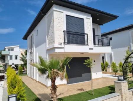 Didim Altınkum Emlaktan Satılık 3+1 Havuzlu Villa