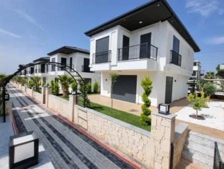 Didim Altınkum Emlaktan Satılık 3+1 Havuzlu Villa