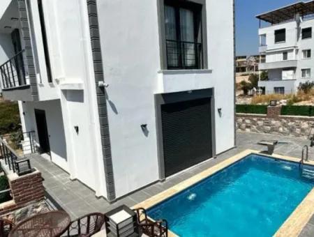 Didim Hisarda Satılık 3+2 Havuzlu Eşyalı Villa