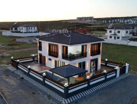 Didim Efeler Mahallesinde Ultra Lüks Full Eşyalı Tam Müstakil Satılık 4+1 Villa