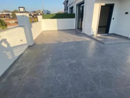 Didim Çamlık Mahallesinde Satılık 3+1 Havuzlu Müstakil Girişli Villa