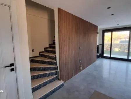 Didim Hisar  Mahallesinde Satılık 3+1 Havuzlu Villa