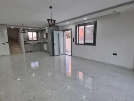 Didim Hisar Mahallesinde Satılık  Site İçerisinde 3+1 Havuzlu Villa