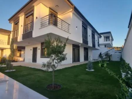 Didim Hisar'da  Satılık  Site İçerisinde Lüks 3+1 Havuzlu Villa