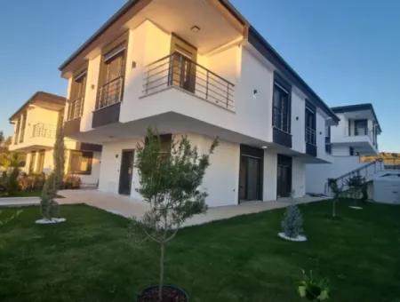 Didim Hisar'da  Satılık  Site İçerisinde Lüks 3+1 Havuzlu Villa