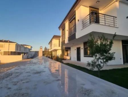 Didim Hisar'da  Satılık  Site İçerisinde Lüks 3+1 Havuzlu Villa