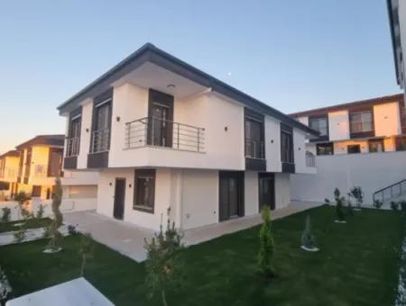 Didim Hisar'da  Satılık  Site İçerisinde Lüks 3+1 Havuzlu Villa