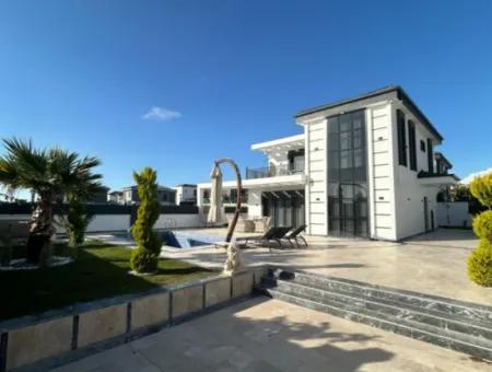 Vip Villa Didim Efeler’de Satılık 4+1 Ayrı Mutfaklı Ultra Lüks Havuzlu Müstakil Villa