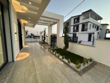 Didim Efeler Mahallesinde Köşe Başı Özel Havuzlu 4+1 Villa